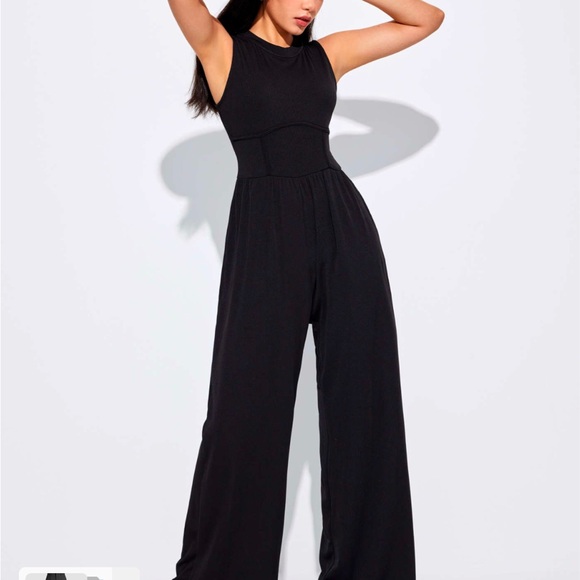 NIB: Black Sleeveless Wide Leg Jumpsuit 1X (16-18 US) - Picture 2 of 7